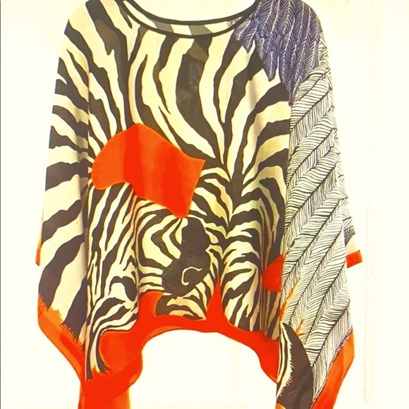 Multicolored Dolman Sleeve Rounded Neckline Asymmetrical Top - Picture 3 of 4